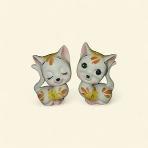 Vintage White Kitties With Flowers S&P Set